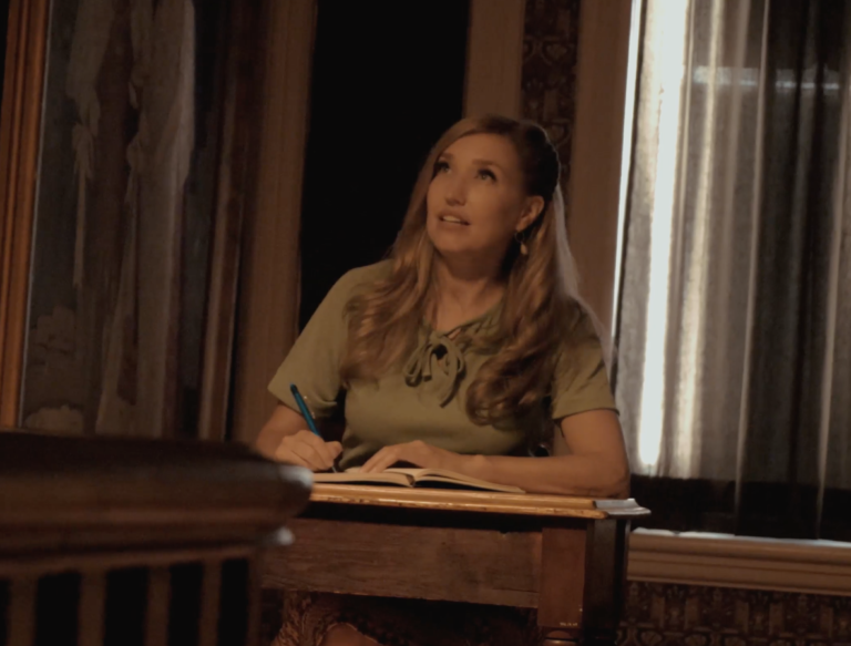 Dayna Manning – King Of The Background