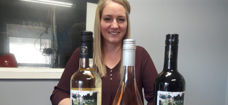 Pet Pic Holiday Wines with Pelee Island Winery & Vineyards