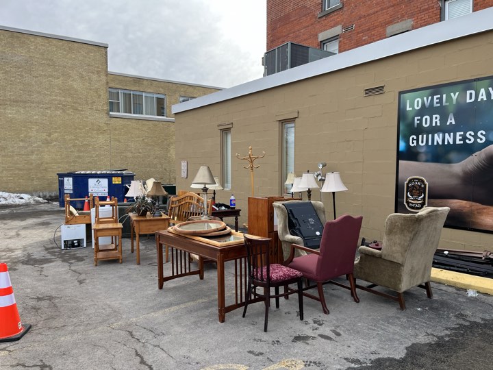 Stratford’s Queen’s Inn furniture donated to Habitat for Humanity